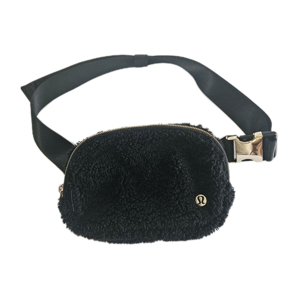 Lululemon Everywhere FLEECE Belt Bag - Black - Sherpa